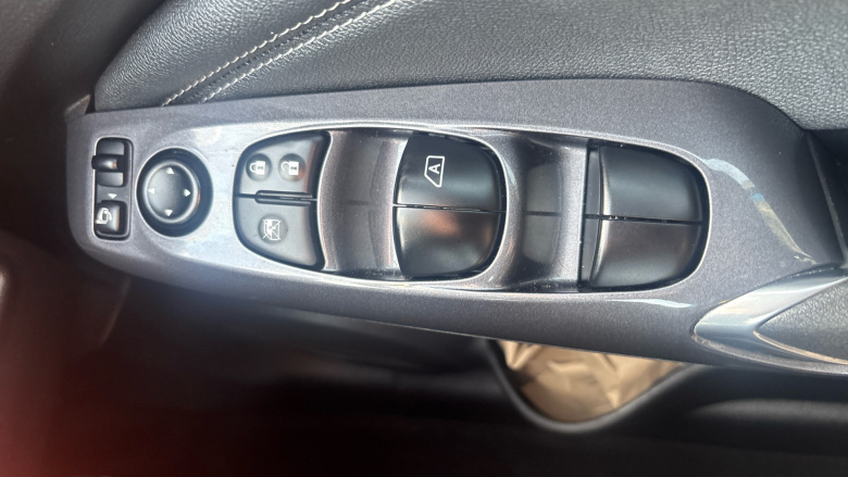 Nissan Juke 1.0 DiG-T 114 N-Connecta 5dr DCT Petrol Hatchback